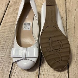 American Eagle White Bow Wedge